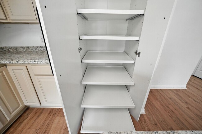 Building Photo - 32218 Gem: Open-Concept Townhome Minutes from the Airport