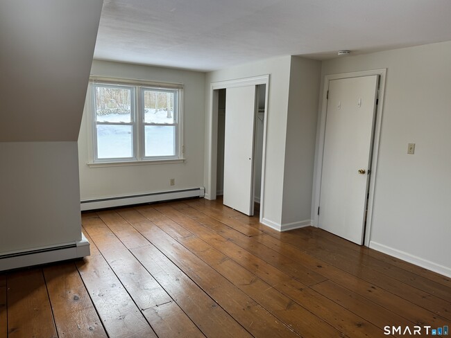 Building Photo - 10 Milton Rd