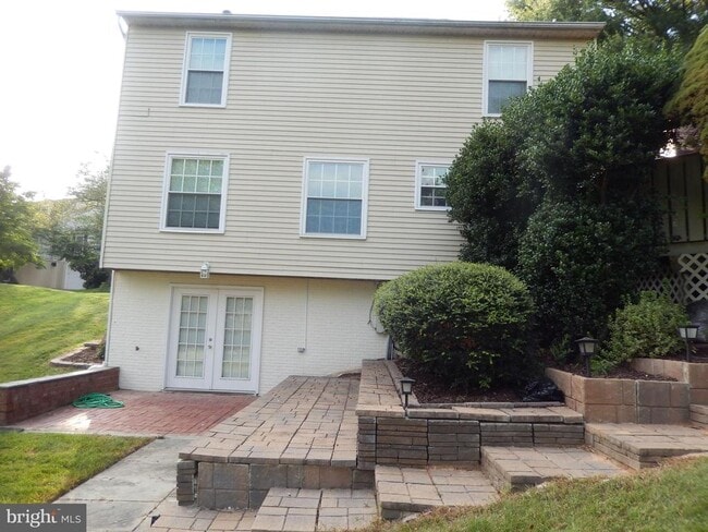 Building Photo - 15821 Anamosa Dr