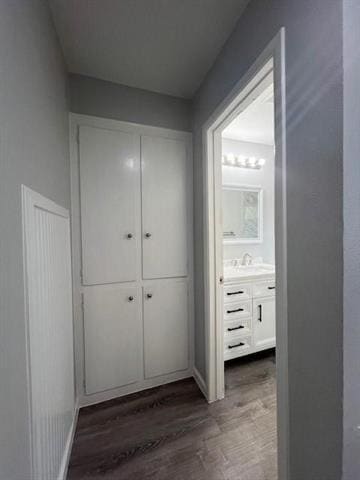 Building Photo - 304 N Oak St