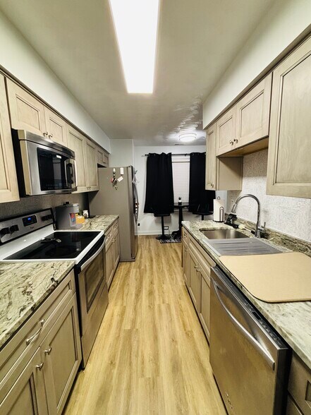 Building Photo - 3441 Bruin Dr