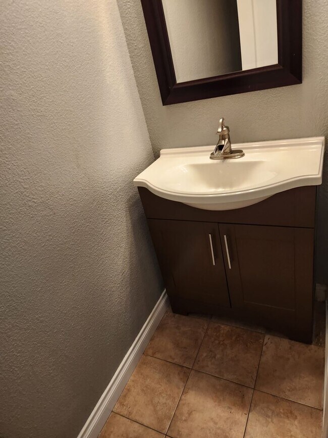 Building Photo - North Las Vegas Upgraded 4 Bedroom!