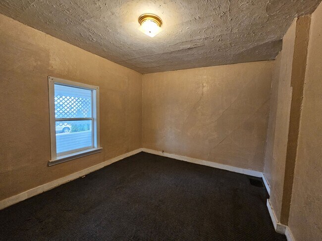 Building Photo - 644 N Howard St