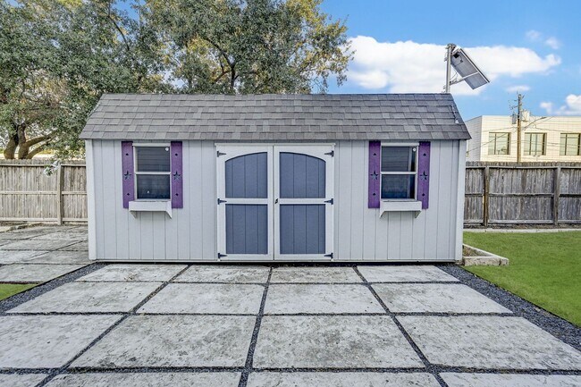 Building Photo - Charming 3-Bedroom Home with Modern Amenit...