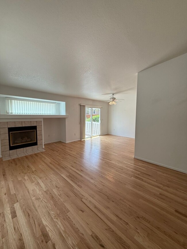 Building Photo - Charming 2 Bed, 2 Bath Home for Rent in We...