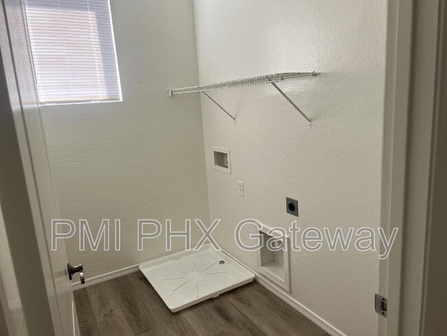 Building Photo - 4196 S Mariposa Dr