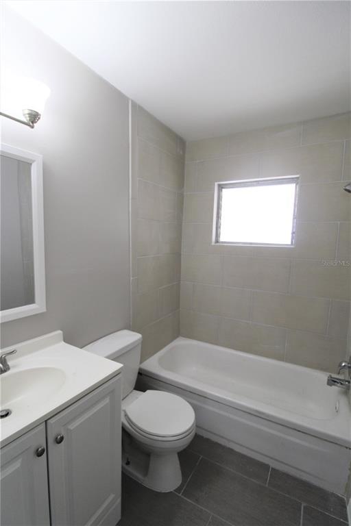 Building Photo - 3001 Bee Ridge Rd