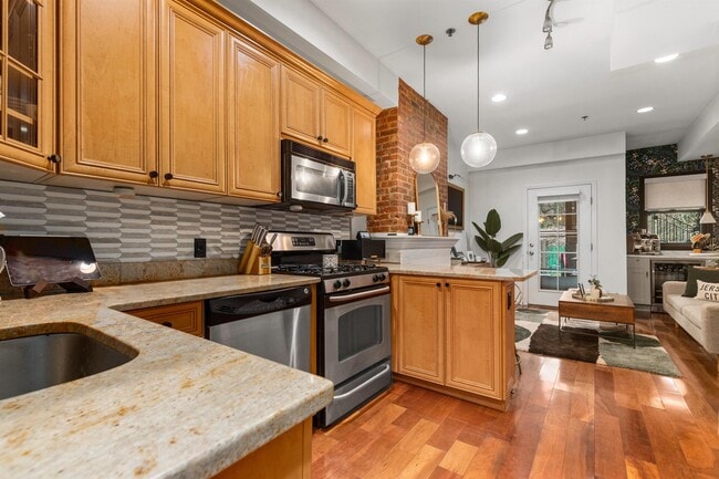 Building Photo - 447 Pavonia Ave