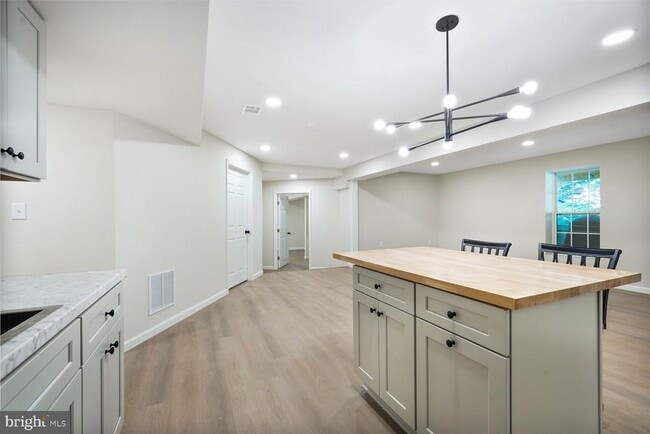 Building Photo - 7029 Clifton Knoll Ct