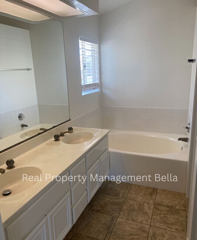 Building Photo - 3-Bed, 2.5-Bath Wildomar Home with RV/Boat...