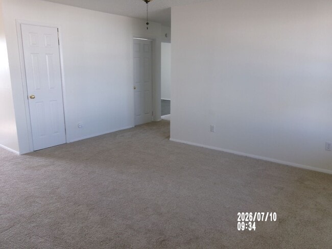 Building Photo - Very nice Home located in the Carrasland Area!