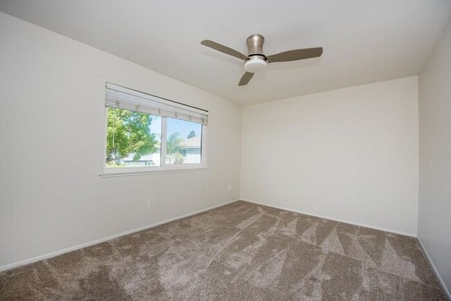 Building Photo - Huntington Beach Townhouse