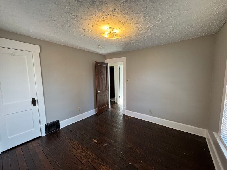 Building Photo - 2550 Fletcher Ave NE