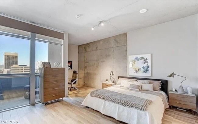 Building Photo - 353 E Bonneville Ave