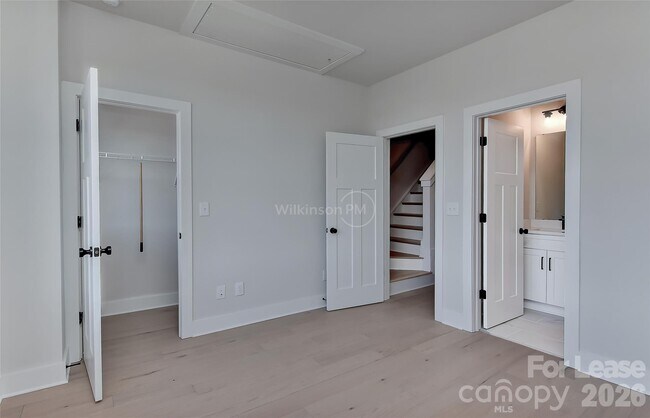 Building Photo - 2204 Northend Dr