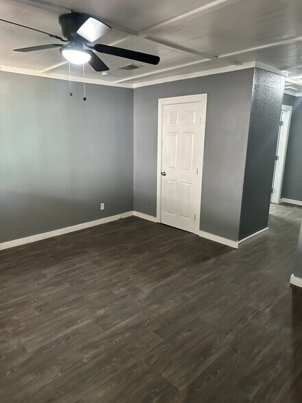 Building Photo - 311 Glamis Ave