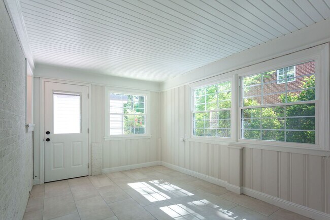 Building Photo - 3408 Kirby Dr