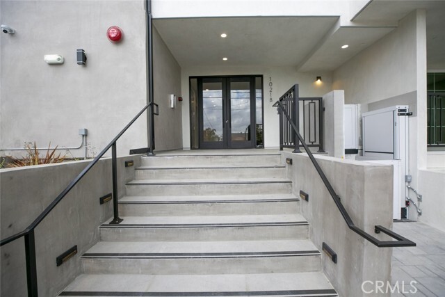 Building Photo - 10218 Fernglen Ave