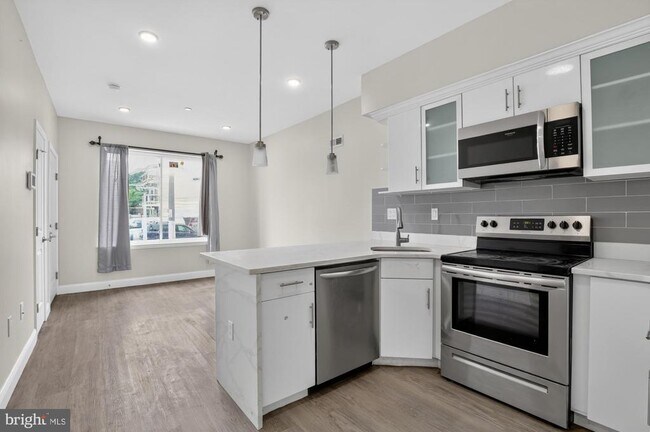 Building Photo - 519 N 11th St