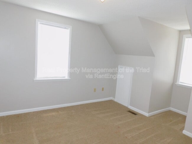 Building Photo - 1805 Cody Ave
