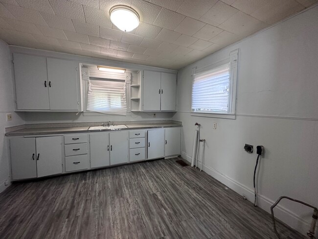 Building Photo - 610 Harmon-