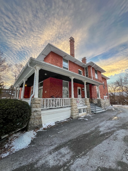 Building Photo - 4380 Central Ave