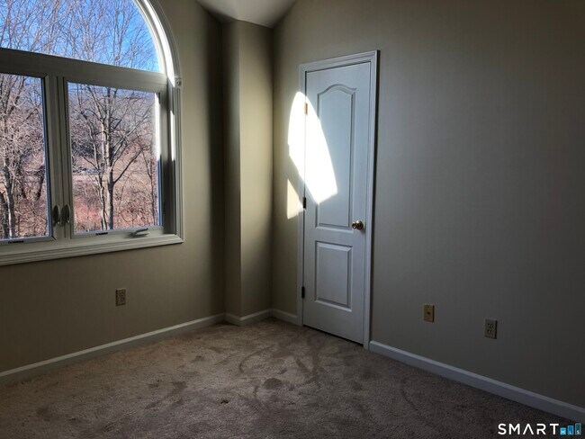 Building Photo - 7 Seir Hill Rd