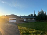 Building Photo - Rare 5-bedroom House with 1 Car Garage in ...