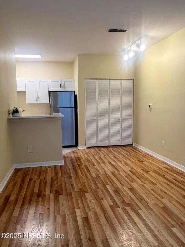 Building Photo - 13703 Richmond Park Dr N