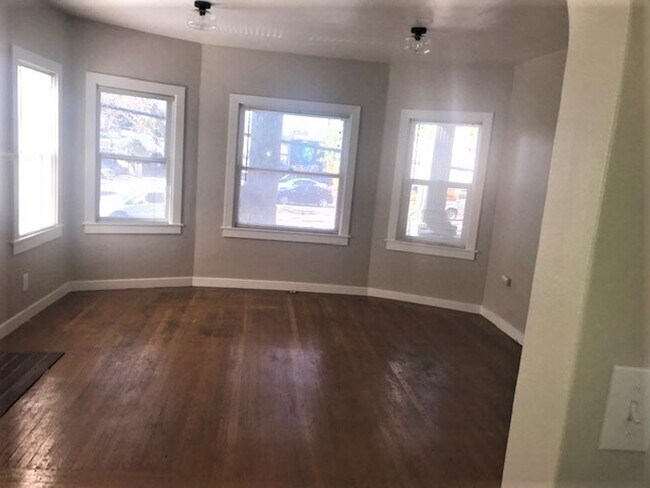 Building Photo - Beautiful 1BR/1BTH Downtown Sacramento