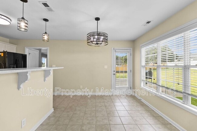 Building Photo - 130 Breezewood Dr