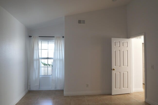 Building Photo - 43917 Cll Las Brisas W