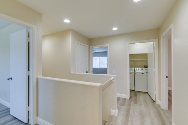 Building Photo - Upgraded spacious 4bedroom home near Mountains Edge!