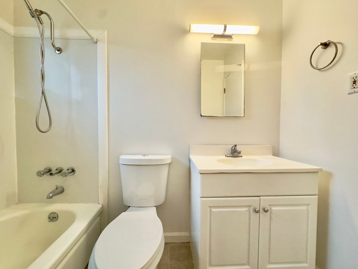 Building Photo - 6501 Raymond St