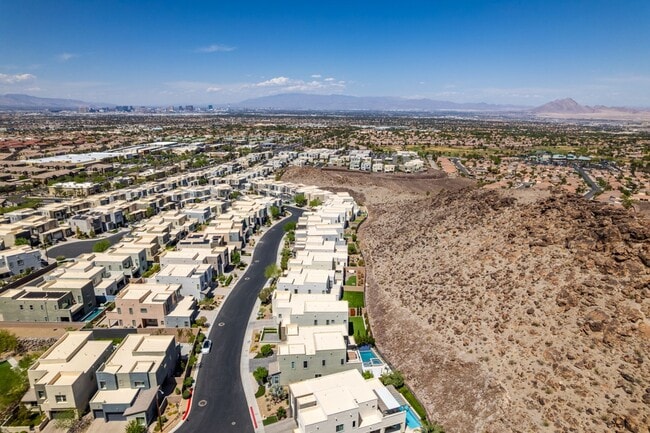 Building Photo - Furnished Luxury Rental with Mountain View...