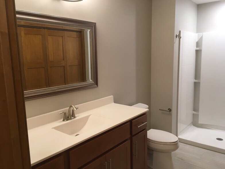 2nd bath - 625 N Segoe Rd