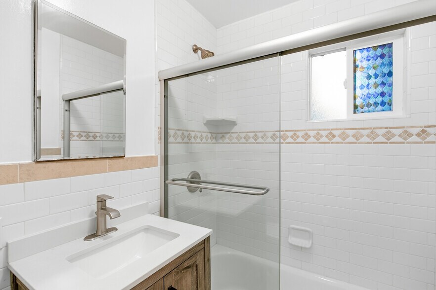 Building Photo - 3379 Stewart Ave