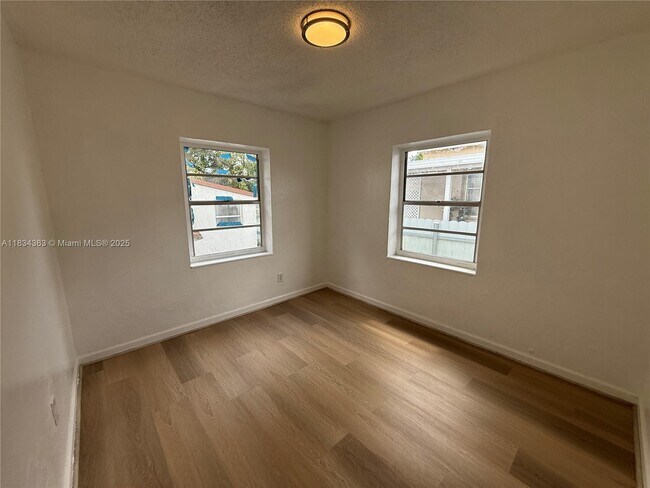 Building Photo - 955 NW 75th St