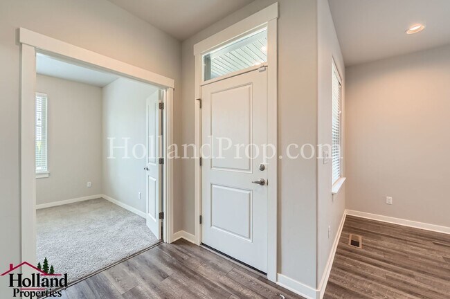 Building Photo - Gorgeous 3-Bed Hillsboro Home with a Fence...