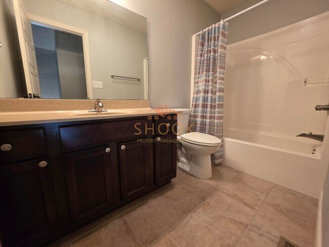 Building Photo - Luxury Home off of Coyote Crossing Golf Cl...