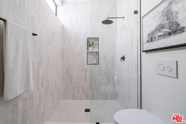 Building Photo - 609 Broadway St