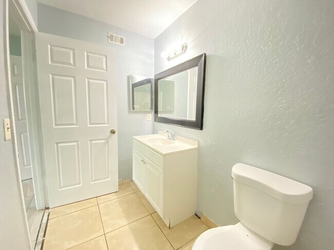 Building Photo - Move in Ready! 3/2 Condo in Altamonte Spri...