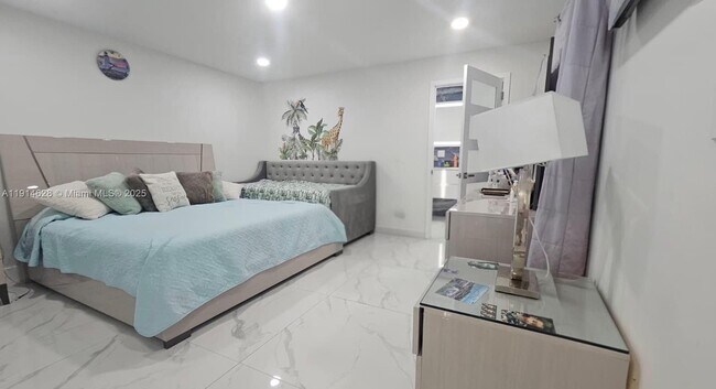 Building Photo - 11417 SW 35th Ln