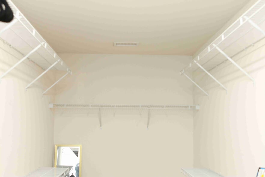 Building Photo - Room in House on Red Birch Dr