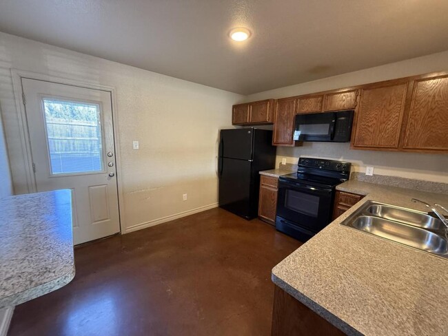 Building Photo - 4208 Primrose Dr