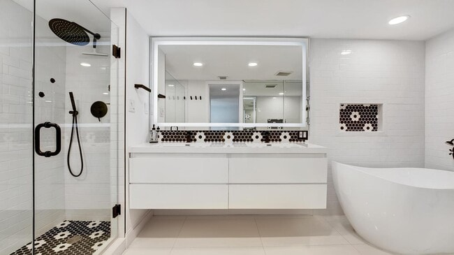 Building Photo - 5380 N Ocean Dr