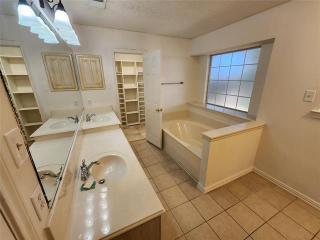 Building Photo - 2131 Ridgecliff Dr