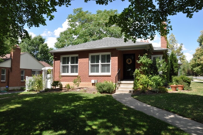 Building Photo - 2183 E Logan Ave
