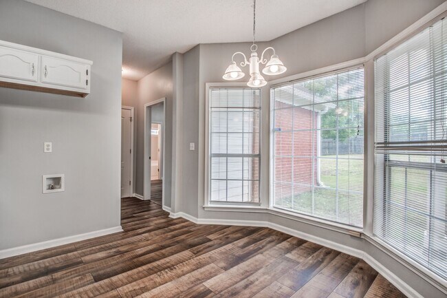 Building Photo - 9461 Hickory Dr