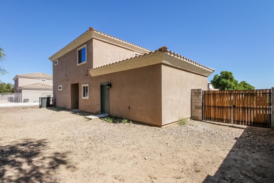 Building Photo - 8216 S 6th Ln